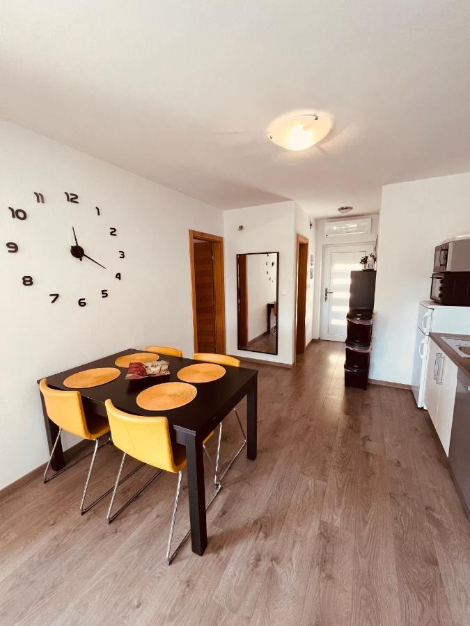 Apartman Bijeca - メドゥリン エクステリア 写真